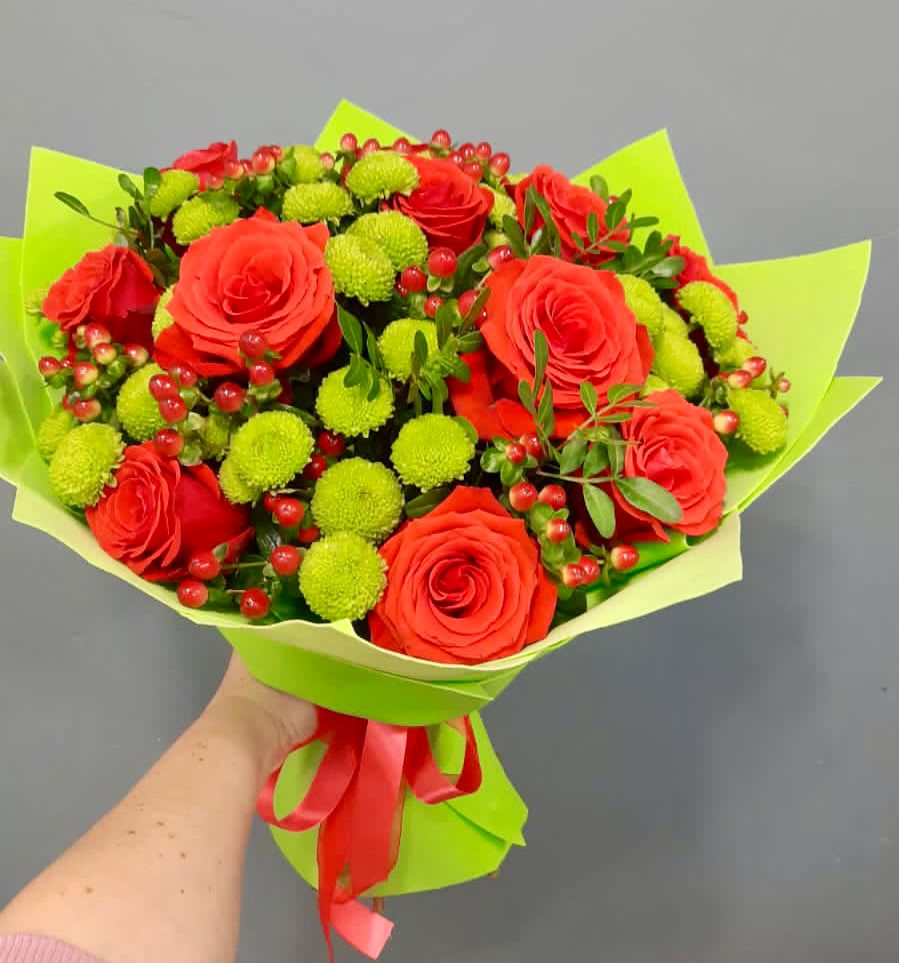 Букет цветов из: Хризантемы и Розы в Оболенске