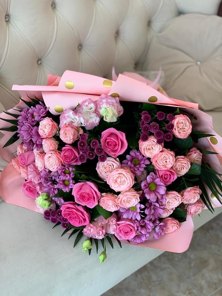 Букет цветов из: Хризантемы, Розы и Лизиантусы в Оболенске