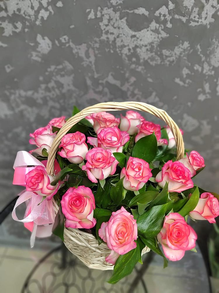 Цветочная композиция из Розы в корзине в Оболенске