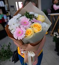 Букет цветов из:  Герберы, Розы и Хризантемы в Оболенске