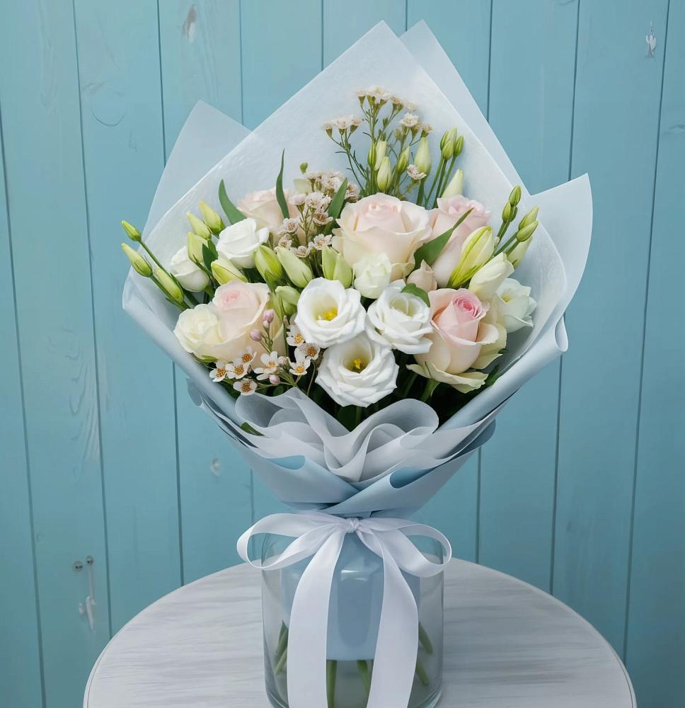 Букет цветов из: Розы и Лизиантусы в Оболенске