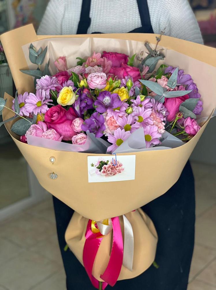 Букет цветов из: Хризантемы, Гвоздики и Альстромерии в Оболенске