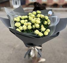 Букет Белые кустовые розы Солинеро в Оболенске