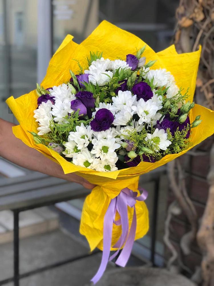 Букет цветов из: Ирисы, Хризантемы и Ромашки в Оболенске
