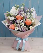 Букет цветов из:  Лизиантусы, Розы, Альстромерии и Гипсофила в Оболенске