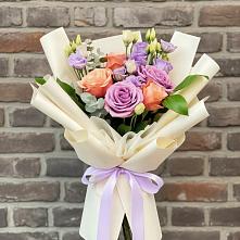 Букет цветов из:  Лизиантусы и Розы в Оболенске