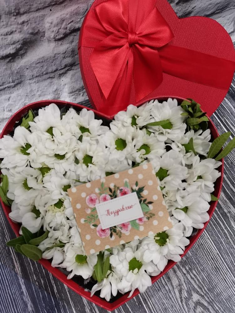 Цветочная композиция из Хризантемы в виде сердца в Оболенске