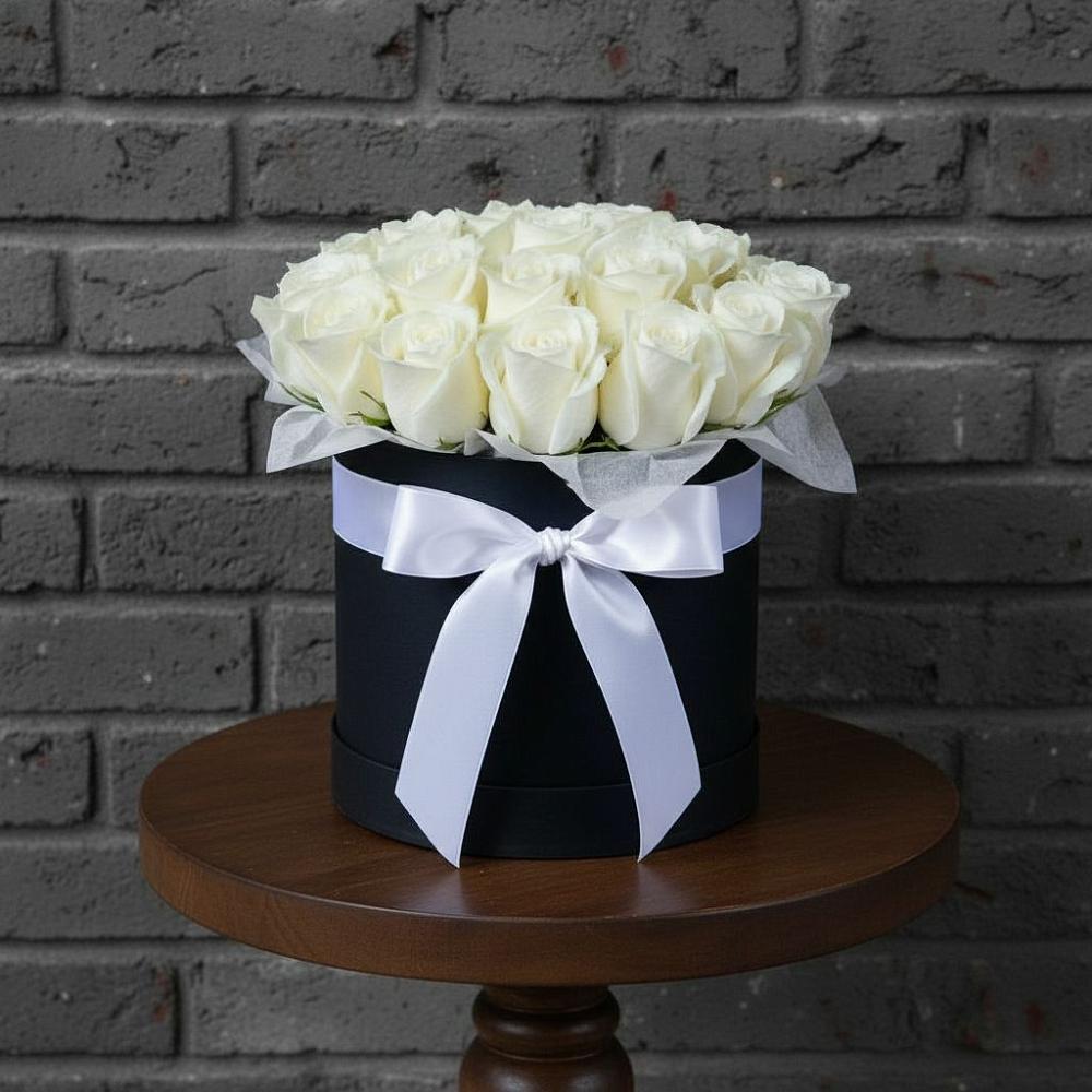 Цветочная композиция из Розы в шляпной коробке в Оболенске