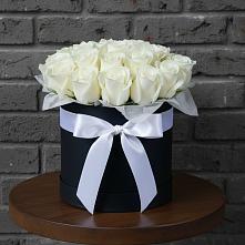 Цветочная композиция из Розы в шляпной коробке в Оболенске