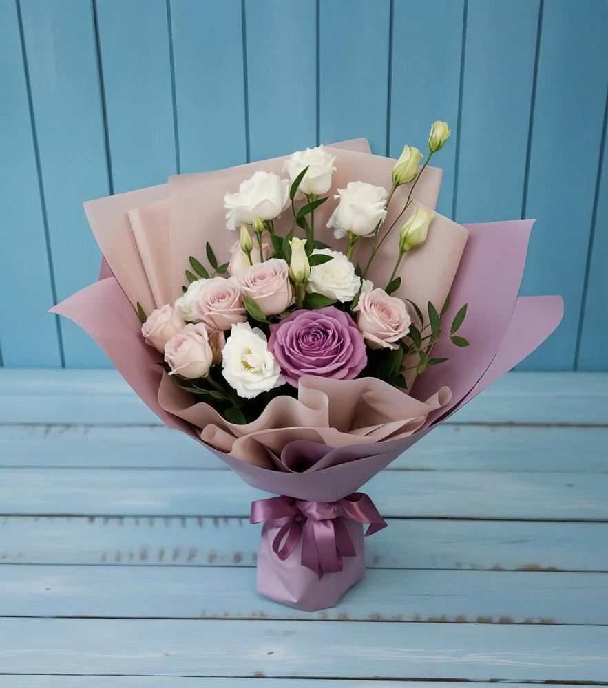 Букет цветов из: Розы и Лизиантусы в Оболенске